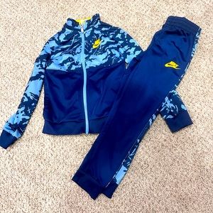 Nike | Jogger suit | Boys size 7 | fleece lined